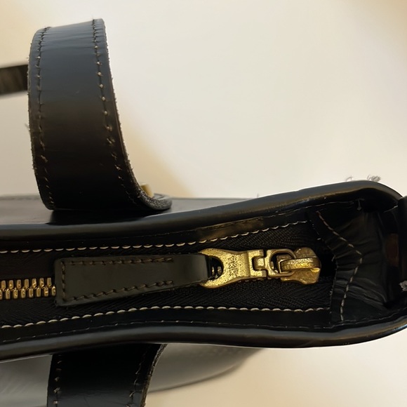 Dooney & Bourke Vintage Cabriolet Black Perforated Leather Top Zip Tote Bag - Picture 8 of 14